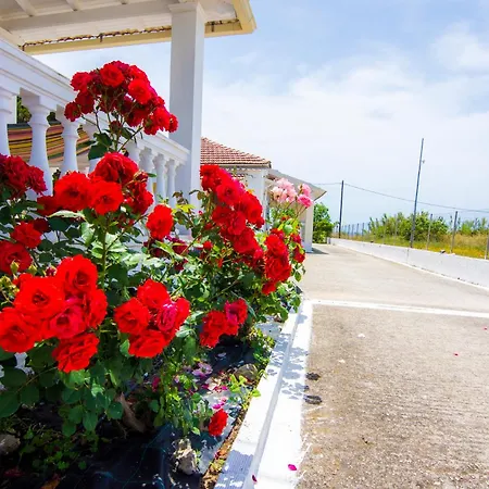 Serenity Apartments, Next To The Agios Georgios (Corfu)